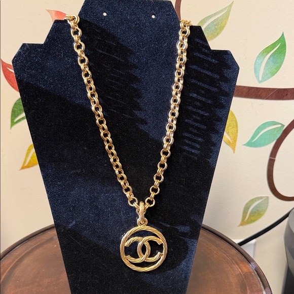 Vintage Chanel 24ct gold-plated CC medallion pendant necklace 93’ Spring/Summer.
